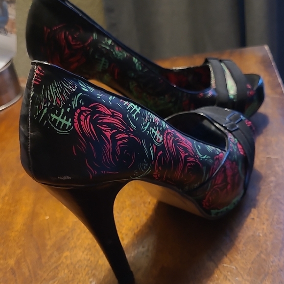 Iron Fist Black and Red Patterned Heels - Picture 5 of 11